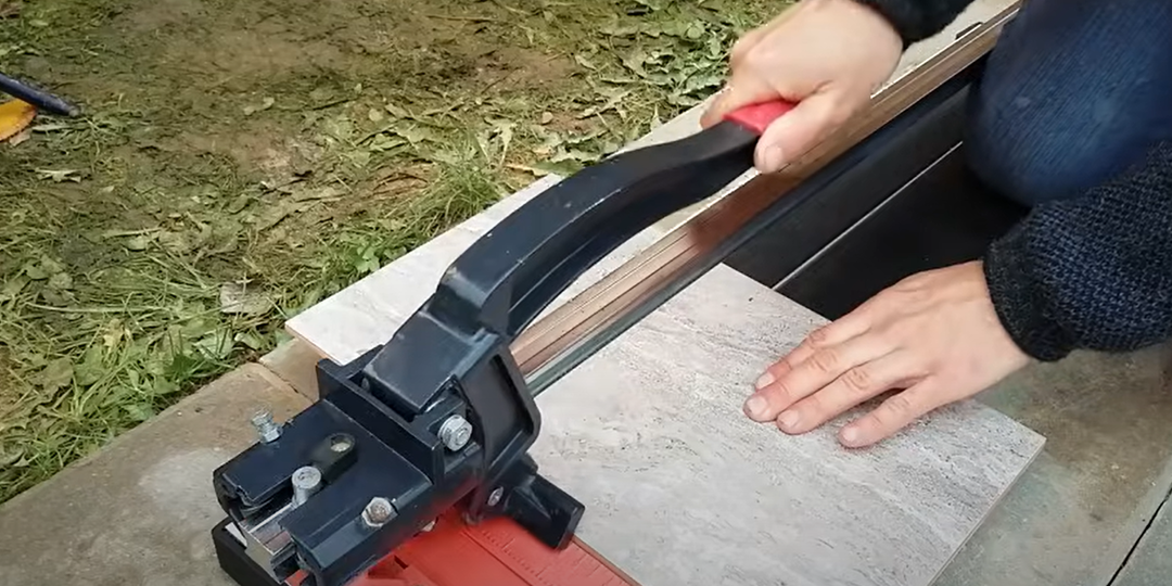 Алмазная точность: Как правильно резать керамогранит на высоте с помощью механизированных инструментов