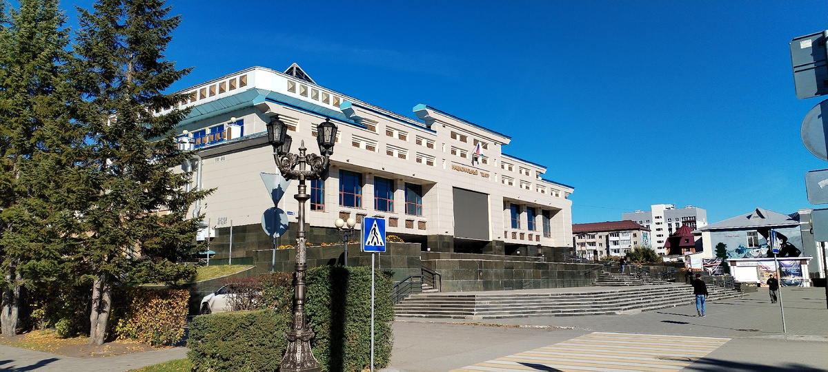 Национальный драматический театр в Горно-Алтайске (Фото: Nixe (Bearna Team))