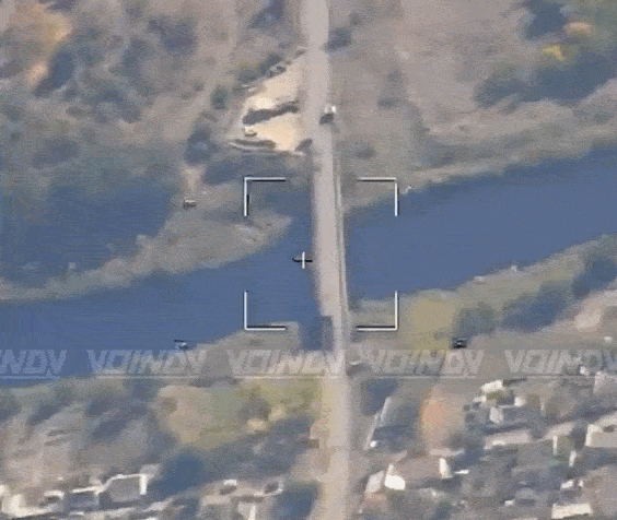    Удары крылатыми авиабомбами по мосту в Покровском. Видео: "Воин DV"