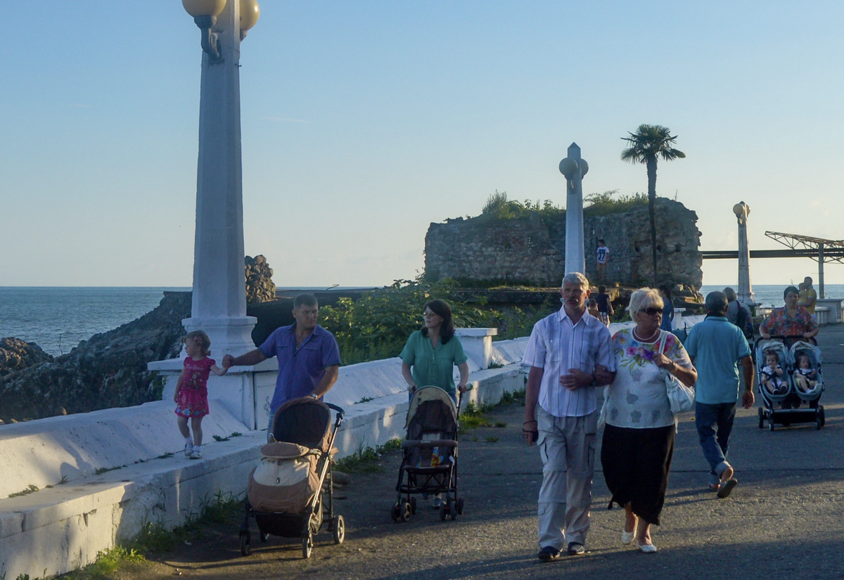 Сухум. Иногда я по привычке пишу Сухуми