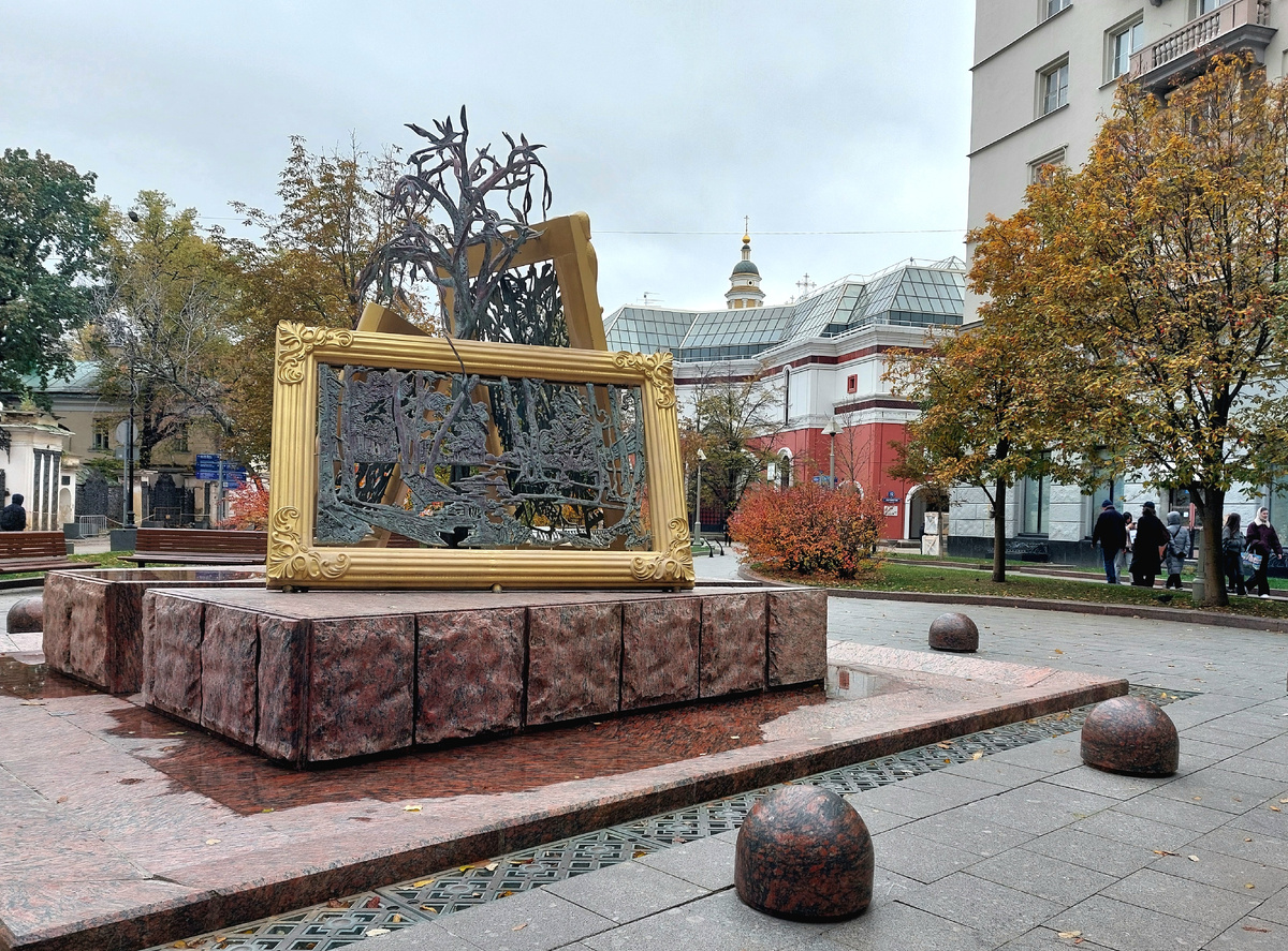 "Фонтан искусств" недалеко от Инженерного корпуса.