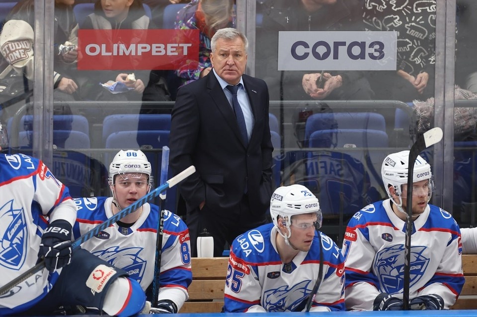    Олег Браташ после увольнения из "Лады" ждал приглашения из КХЛ. Но не дождался. Фото из телеграм-канала тольяттинского клуба.