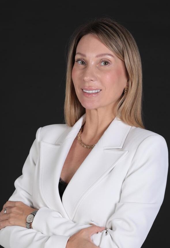 Наталья Бояркина
— Увеличение доли сделок по семейной ипотеке среди семей с тремя и более детьми, безусловно, будет. Но Дальнего Востока это не коснется или же коснется в меньшей степени. По инициативе нашего президента, ДВ ипотека будет распространяться без ограничения по возрасту для многодетных семей. То есть дальневосточники будут преимущественно использовать свое право на ДВ ипотеку. А вот семьи, которые не подходят под ее условия, будут брать семейную ипотеку. Ведь 4% — это все же очень выгодная ставка, особенно при высоких показателях рыночной, — отмечает специалист в сфере недвижимости, инвестиционный консультант Наталья Бояркина.