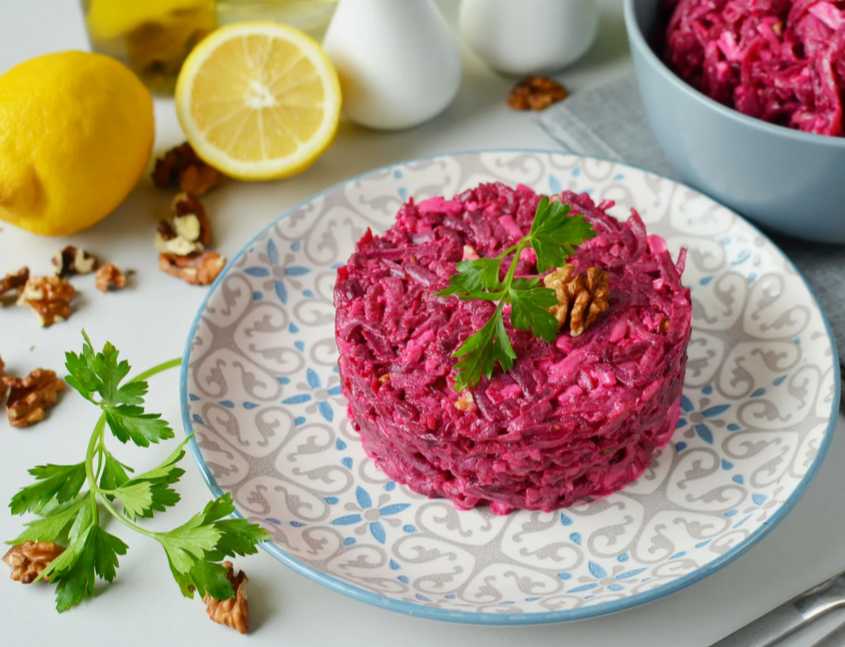 Салат «Свекла с чесноком»