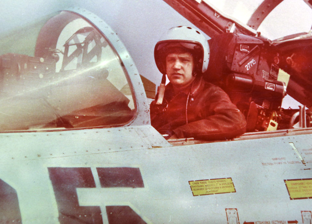    Молодой летчик-истребитель Павел Авдеев. Владимир Головенко