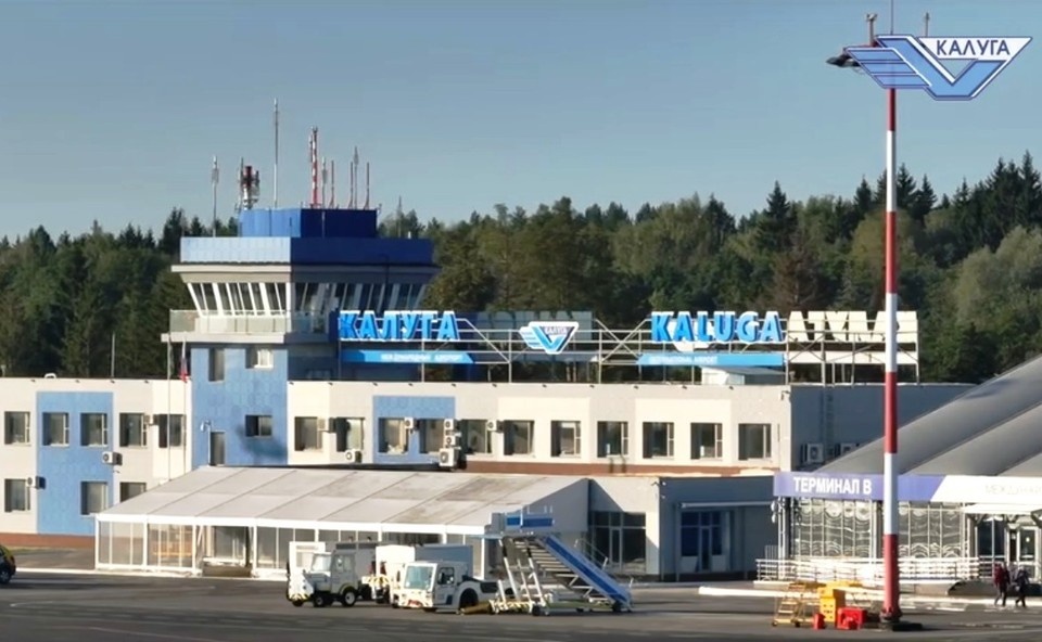    Аэропорт Калуги перенес время рейсов в Казань и Екатеринбург.