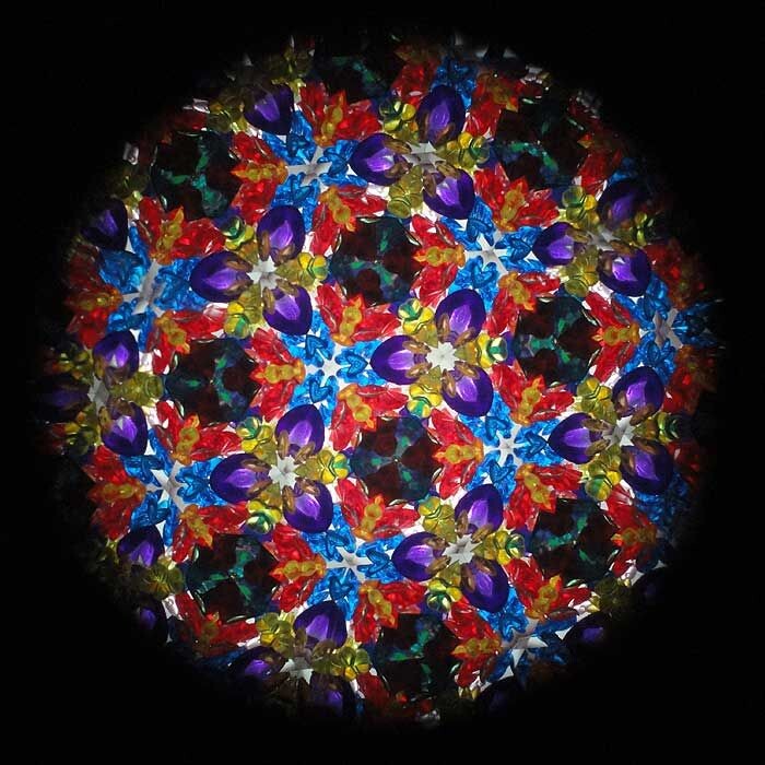 Интересные узоры калейдоскопа. Фото из открытых источников.