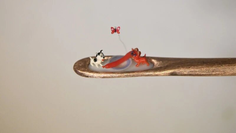     Миниатюра котенка Гав и щенка Шарика. Телеграм-канал «Микроискусство Владимира Анискина»