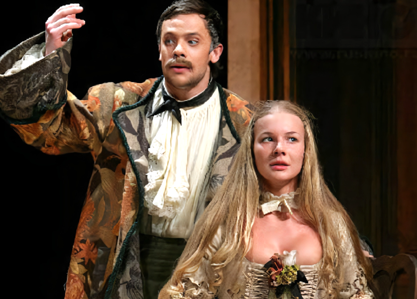 на фото Елена Аросьева на сцене театра