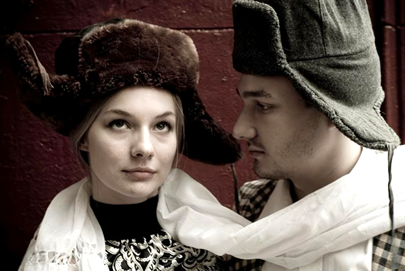 на фото Елена Аросьева и Дмитрий Аросьева (кадр из сериала "Моя Пречистенка")