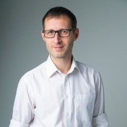    — Рост числа сделок во всех 16 городах-миллионниках в третьем квартале — это ключевой сигнал начала восстановления рынка, — отмечает Артем Советников, руководитель сервиса «Пульс Продаж Новостроек». — Кроме того, мы видим стагнацию объемов нераспроданных остатков (+0,6% кв./кв. в среднем по мегаполисам), что говорит о достаточности предложения.