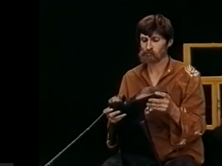 Кадр из фильма. Игорь Ясулович в роли сапожника