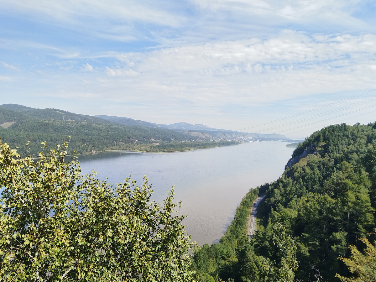 Вид со смотровой площадки на Енисей. Фото из личного архива.