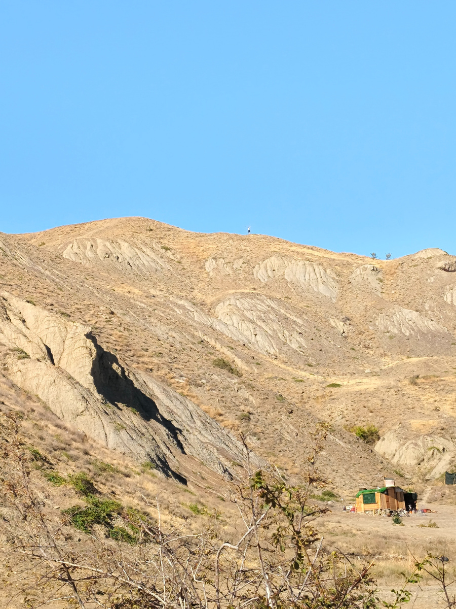 Вон Саша наверху