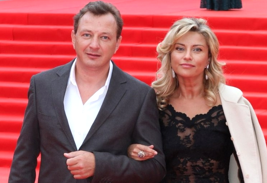 на фото Марат Башаров и Екатерина Архарова