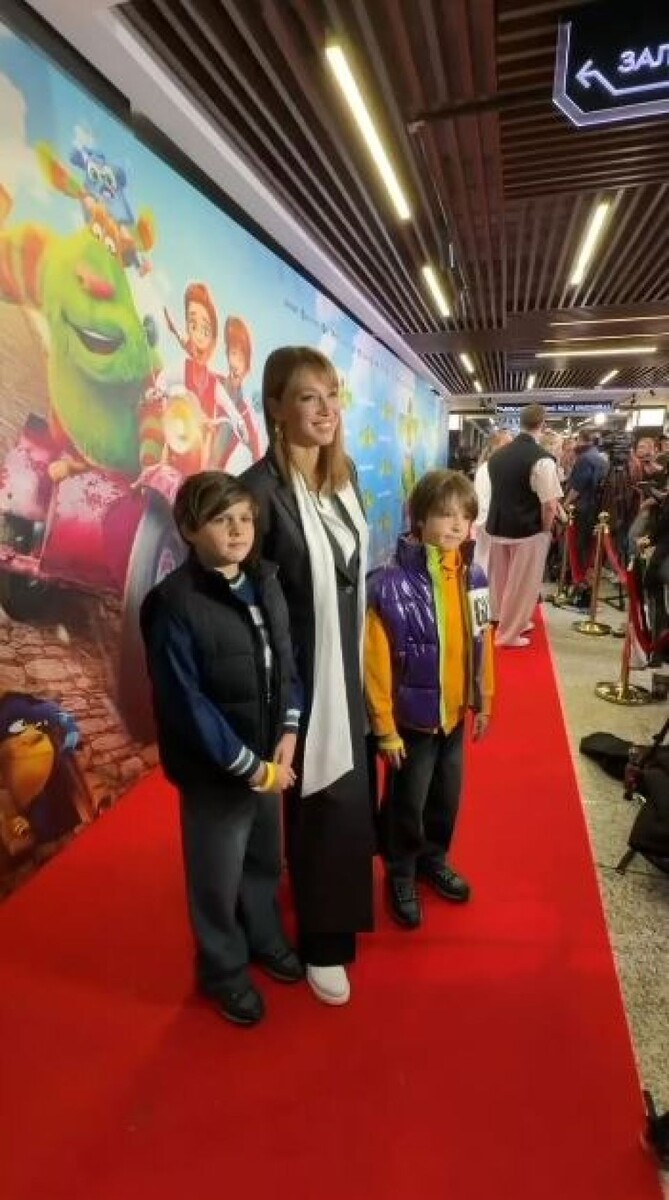    Полина Диброва с сыновьями. Источник: t.me/dibrovapolina