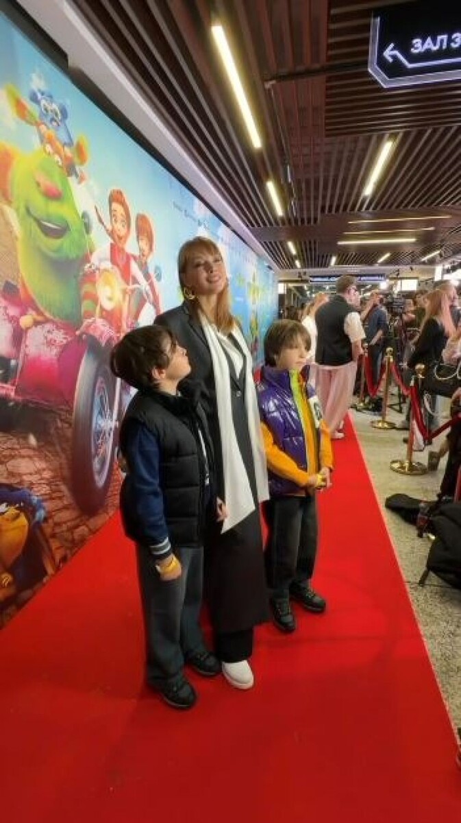    Полина Диброва с сыновьями. Источник: t.me/dibrovapolina