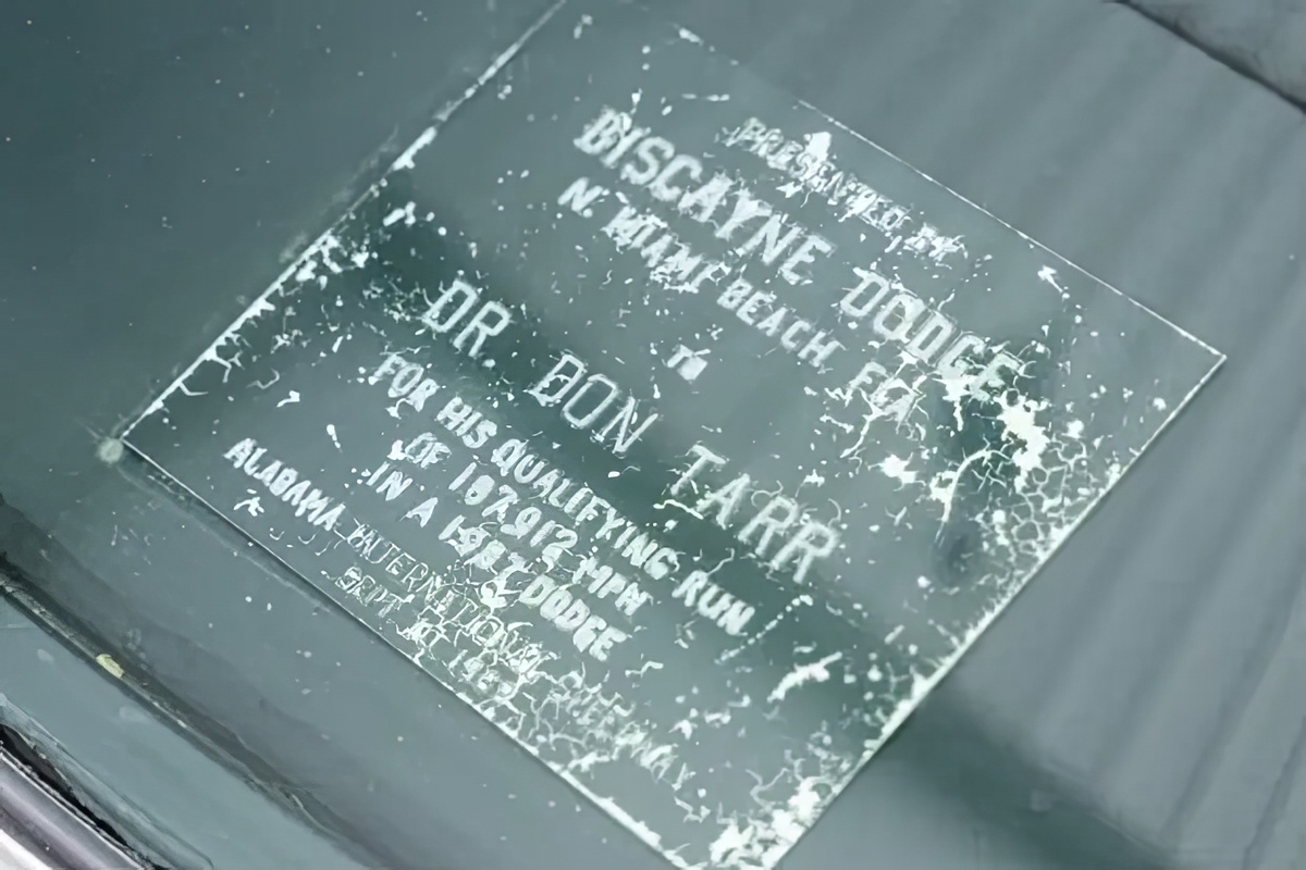 ©Bring a Trailer ©Dodge  