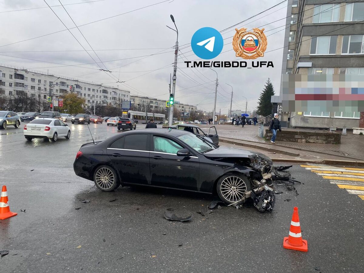    Mercedes и ВАЗ столкнулись на «Конди» в Уфе