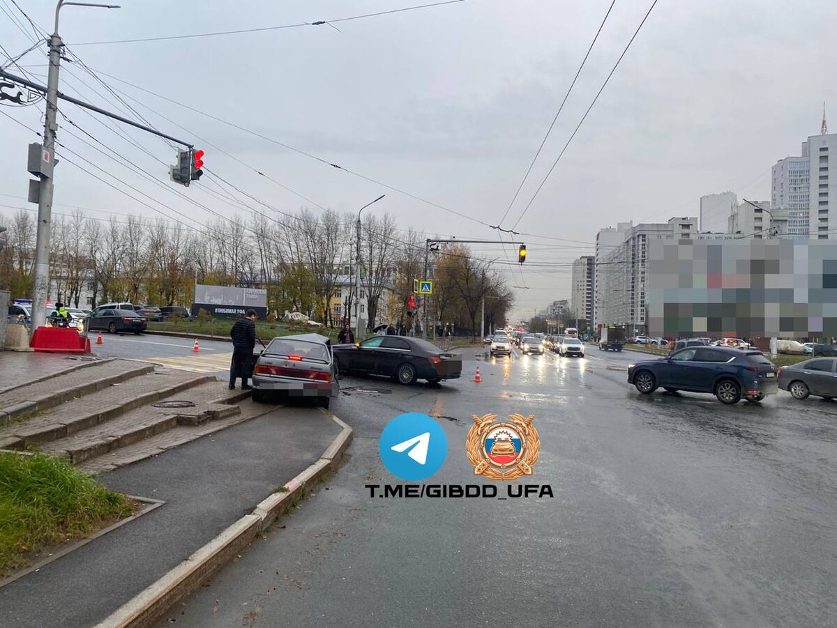    Mercedes и ВАЗ столкнулись на «Конди» в Уфе
