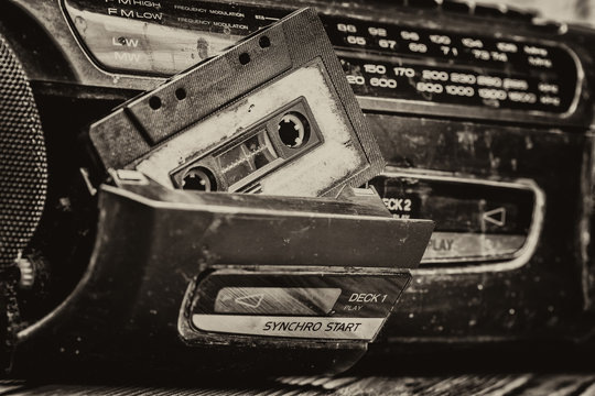 Песня с неприличными словами и запах кассетной плёнки