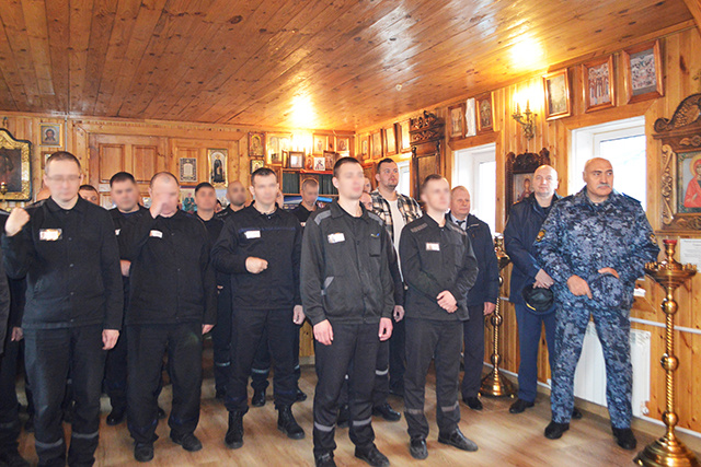 В Тверской области более 40 осужденных побывали на торжественной службе в храме