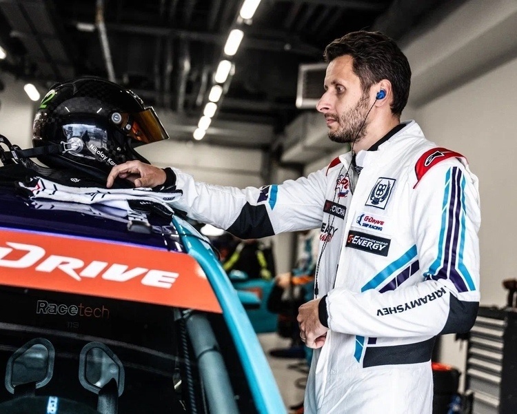     Курский гонщик Николай Карамышев стал чемпионом России по кольцевым гонкам