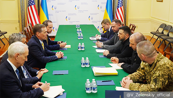     Фото: V_Zelenskiy_official   
 Текст: Дмитрий Зубарев