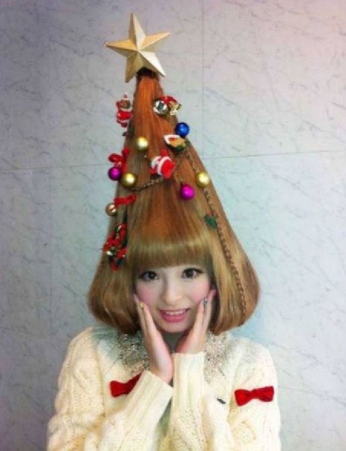 Ёлка из волос.