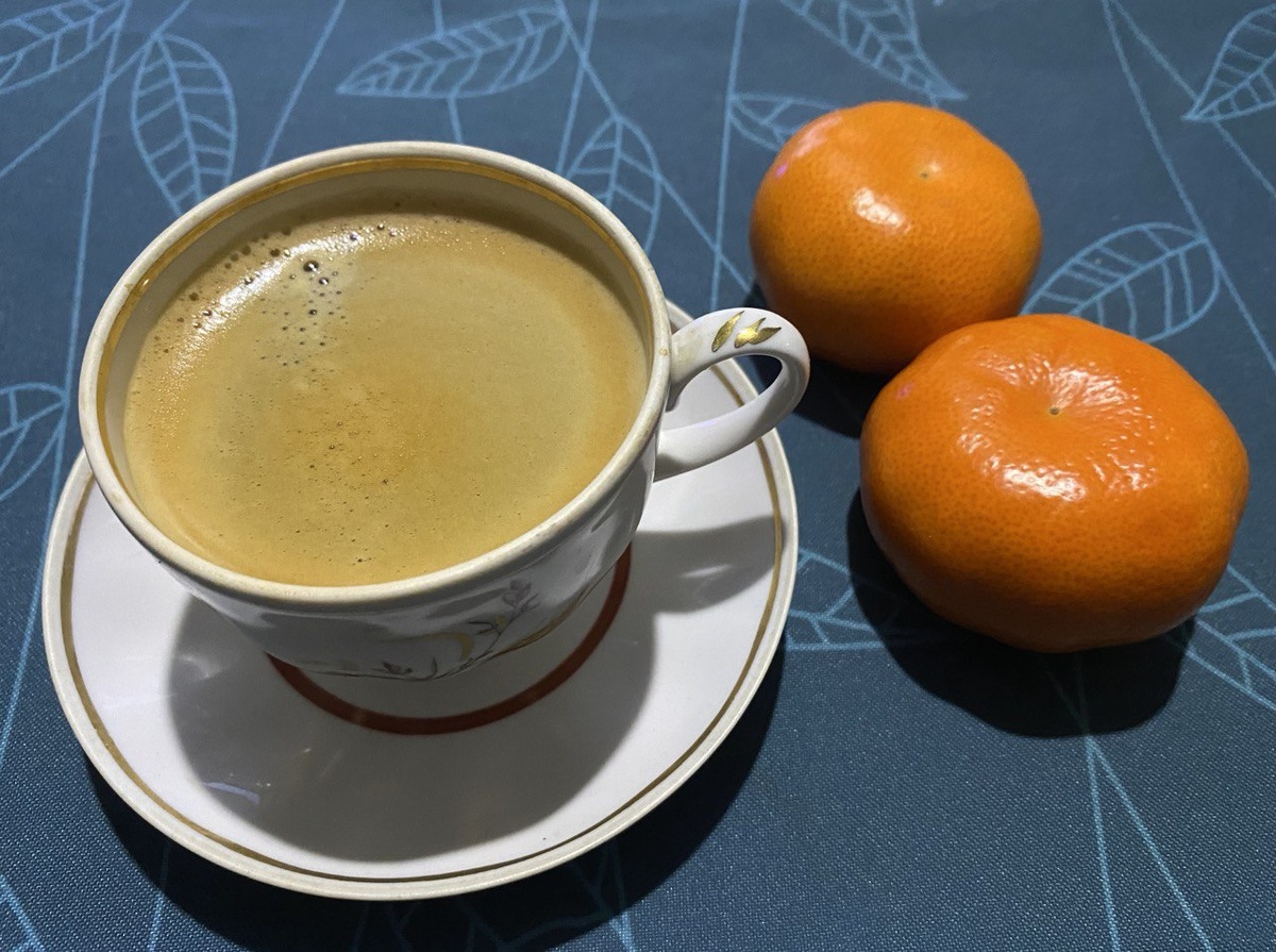 Кофе, мандарины. Фото автора