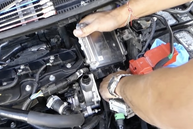 Перегревается ЭБУ автомобиля: причины и способы решения