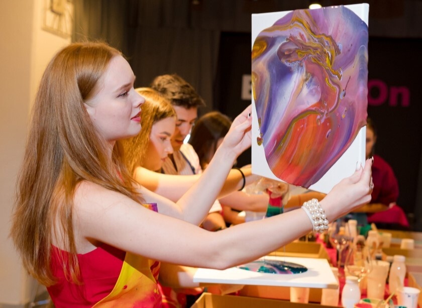 Какие бывают творческие мастер-классы? Картина за вечер — идеальный старт для новичка.