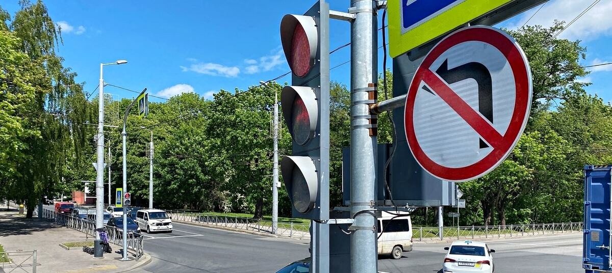 Поворот налево запрещён