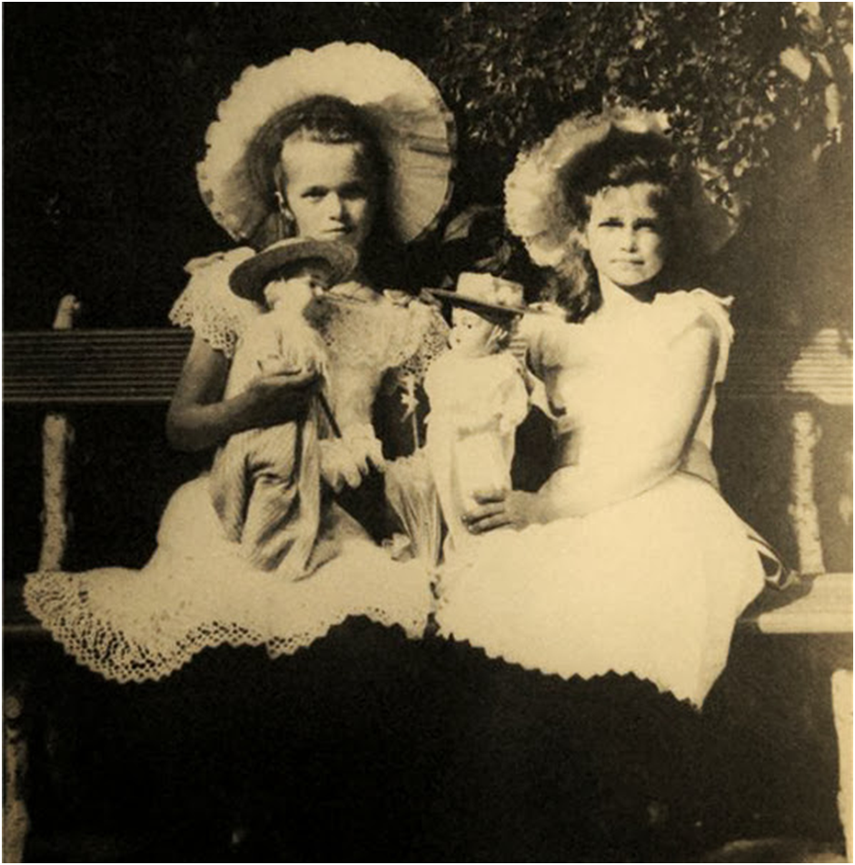 Великие княжны с куклами