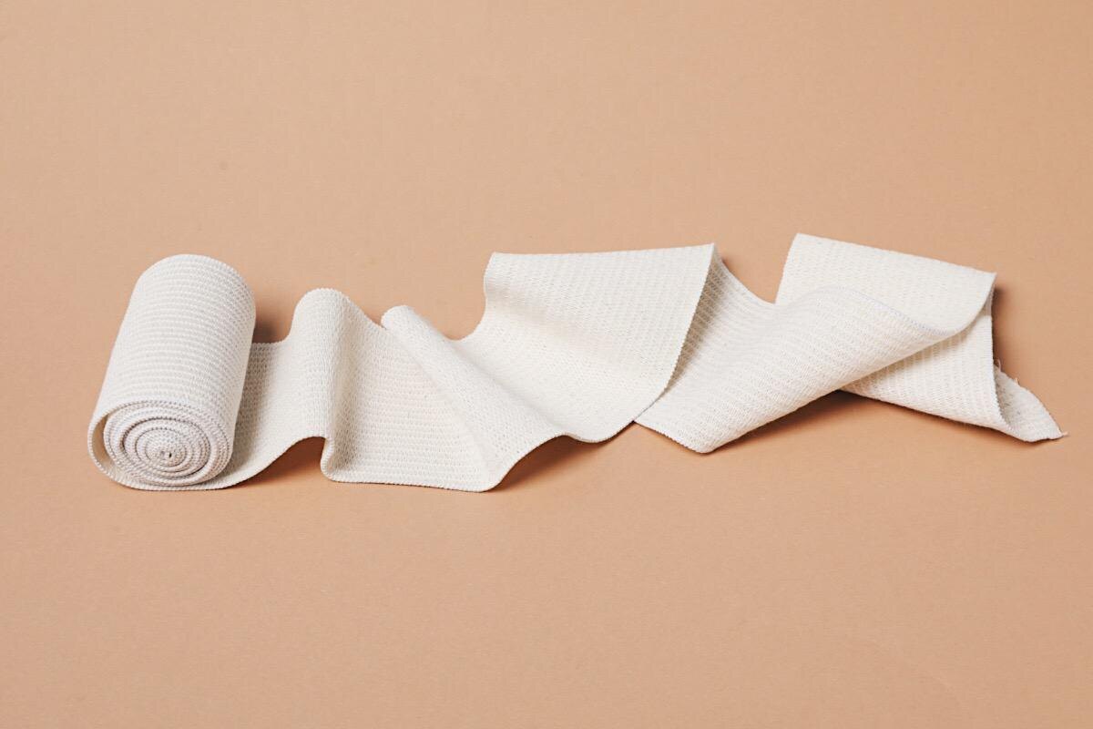 AtlasStudio / Shuttersock / FOTODOM📷Оберните место ушиба эластичной повязкой