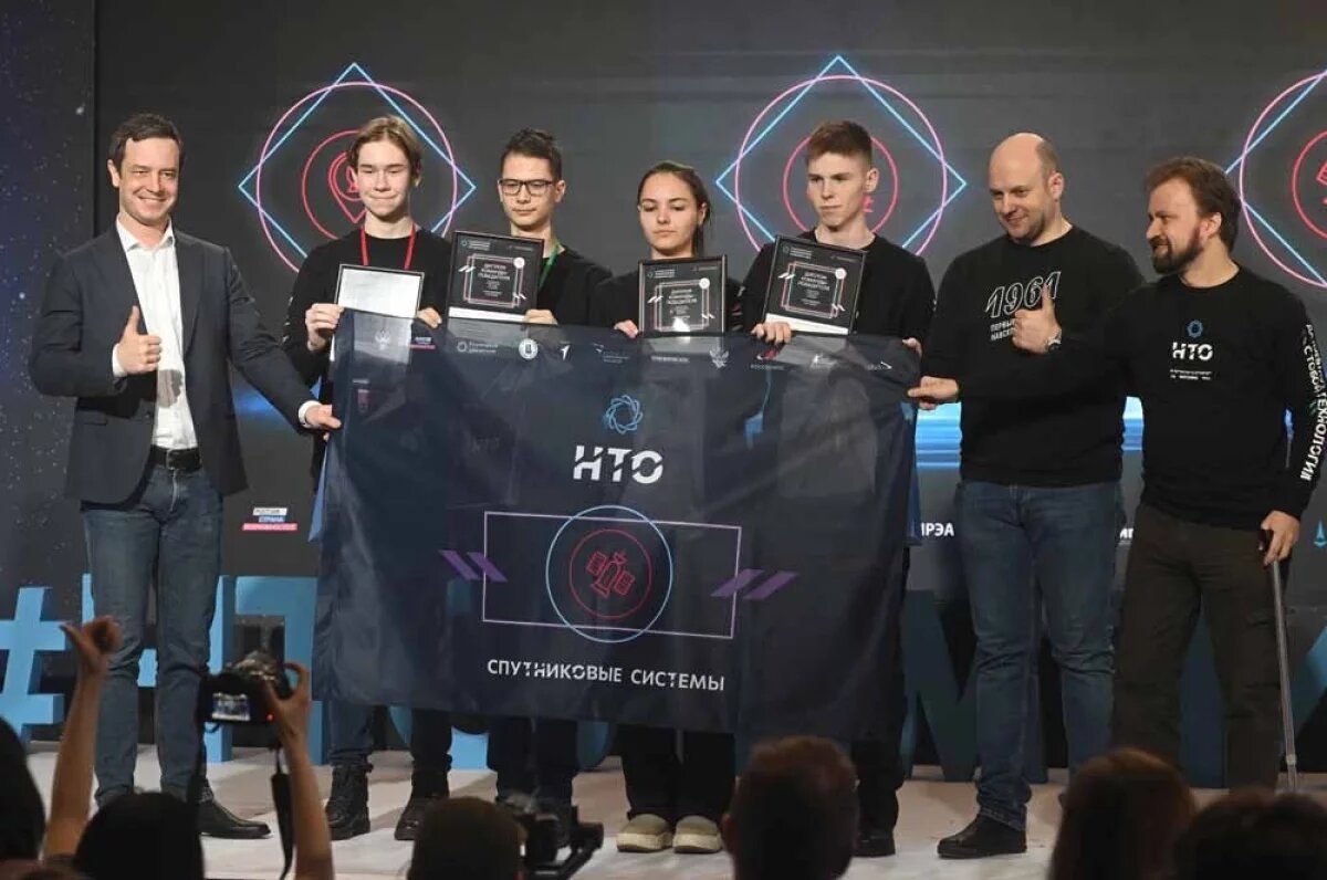    Награждение призеров и победителей Национальной технологической олимпиады для школьников по космическим профилям.