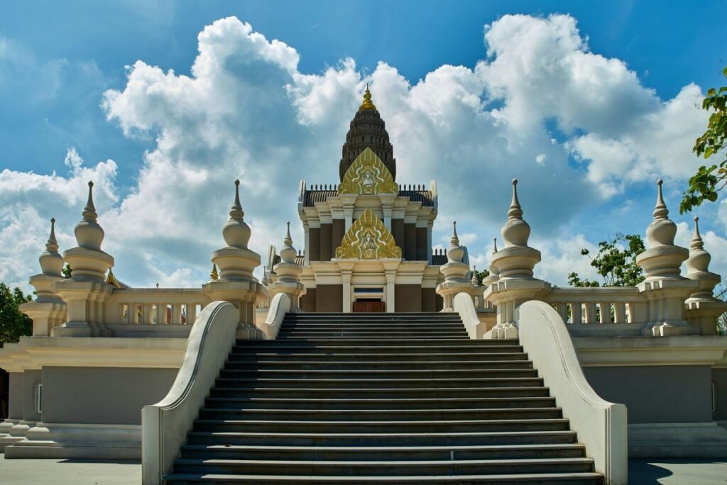    Ват Чалонг: Духовное сердце Пхукета – путеводитель для туриста 🇹🇭