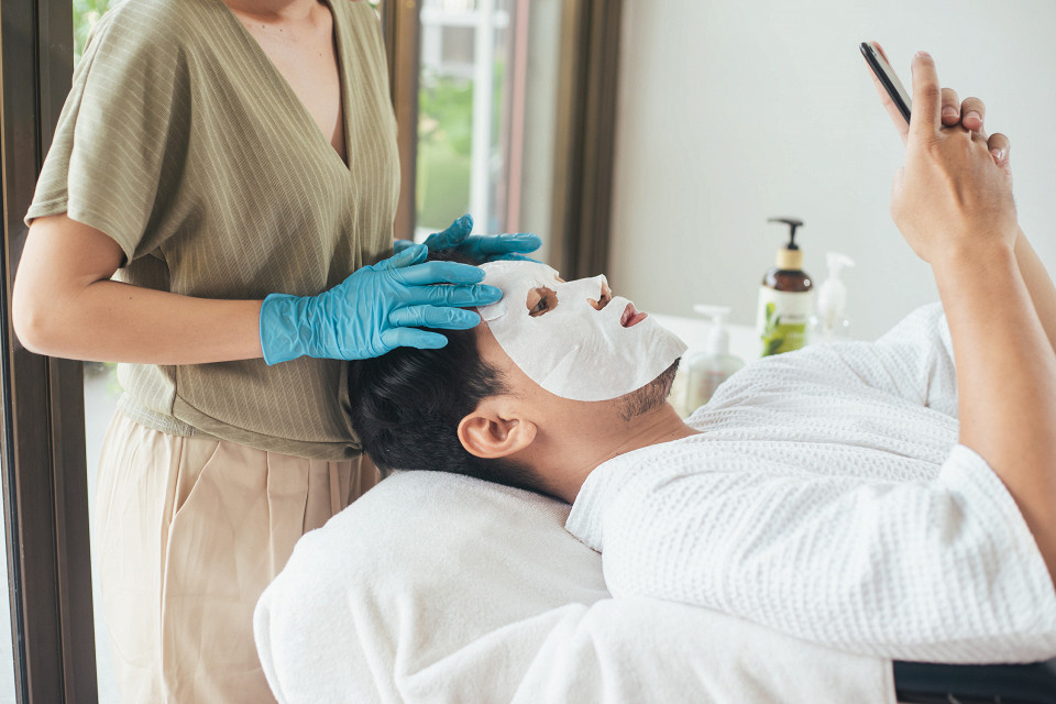 Корейские мужчины ухаживают за кожей и без стеснения делятся оригинальными фото в соцсетях ME Image, Shutterstock
