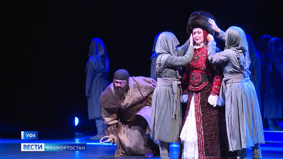    В Уфе прошла премьера спектакля "В ночь лунного затмения" по пьесе Мустая Карима