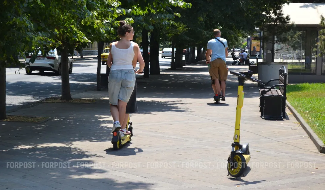 Самокатчики и курьеры превратили тротуары в зоны повышенной опасности
Фото:
Алексей Лохвицкий / ForPost