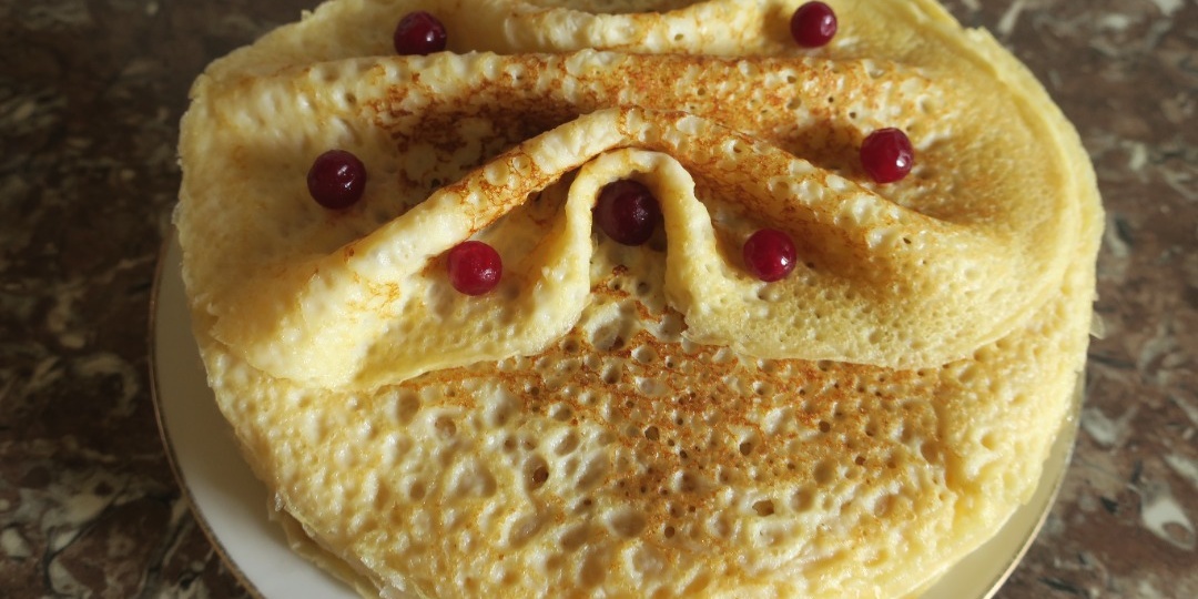 Блины на кипятке — секрет идеальных тонких и ажурных блинов с дырочками