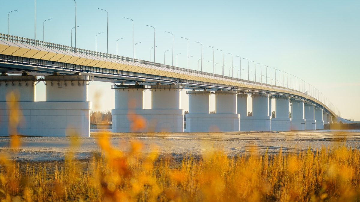    Более 10 тысяч машин проехали по новому мосту через Обь за два дня