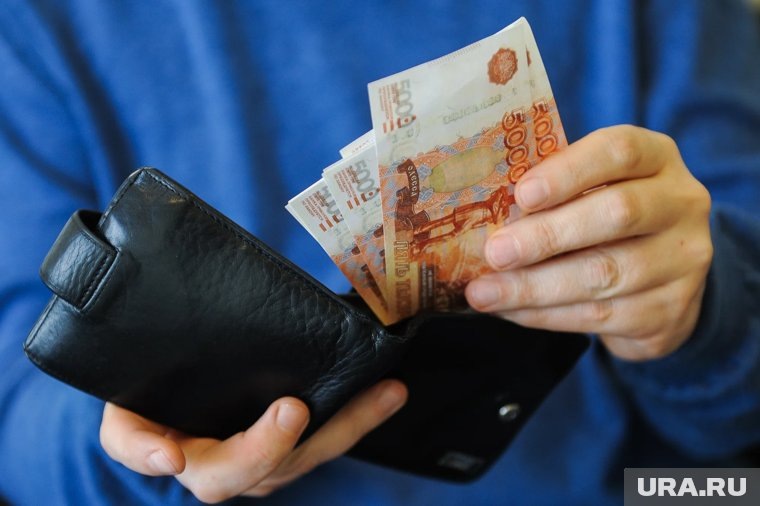    Нефтяники ХМАО стали получать на 25 тысяч рублей меньше