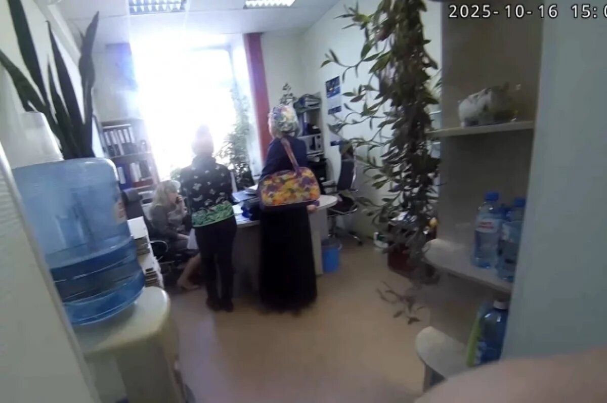    Новосибирские пенсионеры атаковали районную администрацию, потребовав жилье