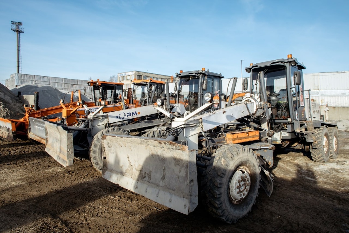    В Сургуте подготовили технику для уборки снега