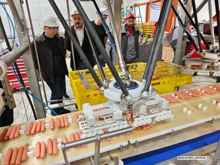    Оренбургский завод сделал первого в России серийного робота-укладчика сосисок Алла Черкесатова