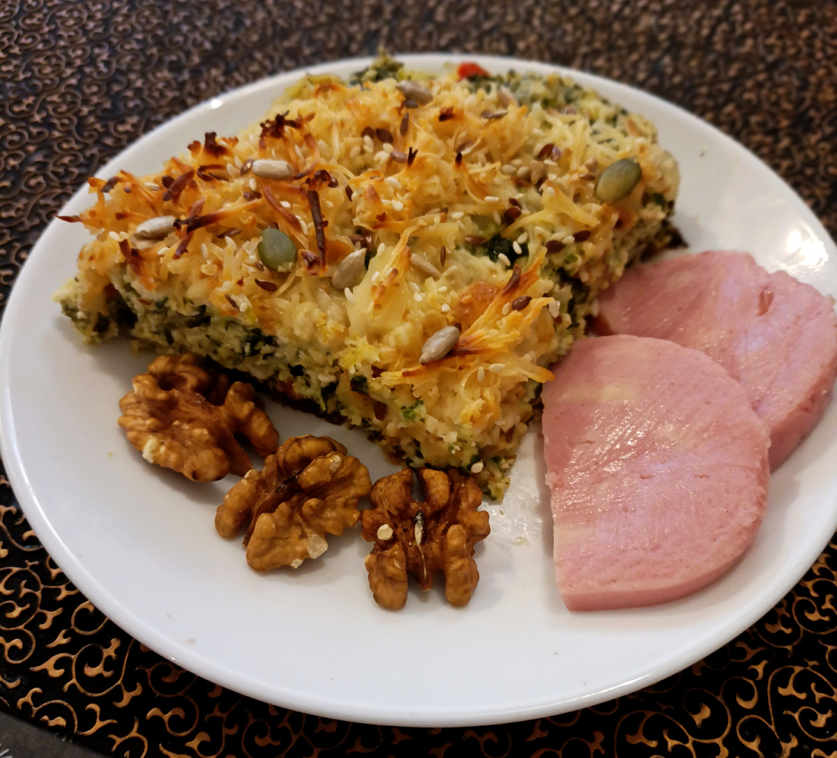 Белковая творожная запеканка со сладким перцем и шпинатом.