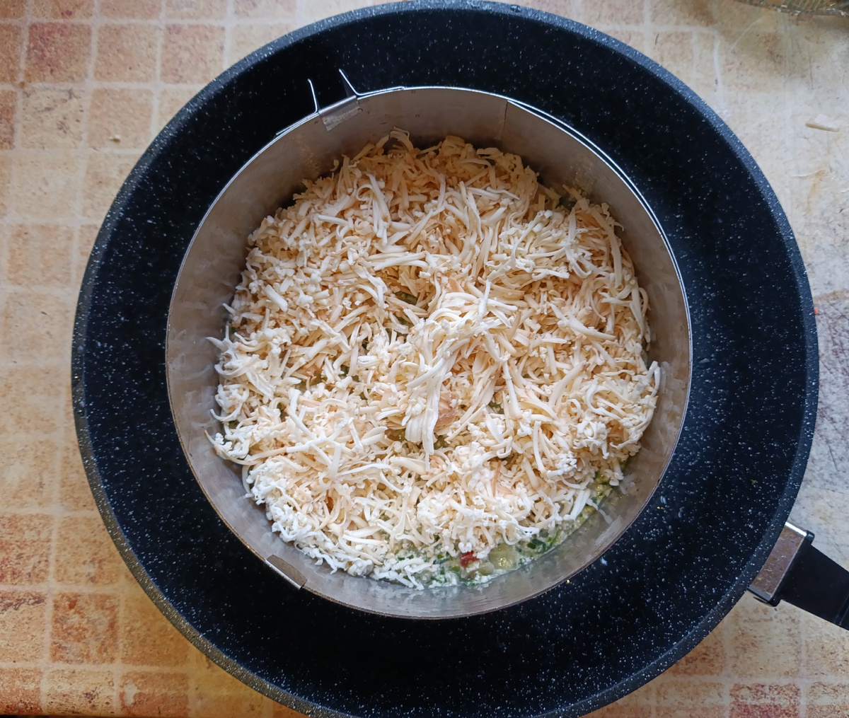 Я запекала в сковороде, выкладывая запеканку в форму.