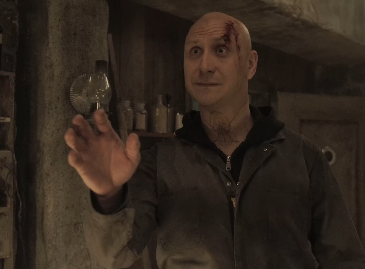 Ну, как бросить смотреть сериал с таким персонажем?