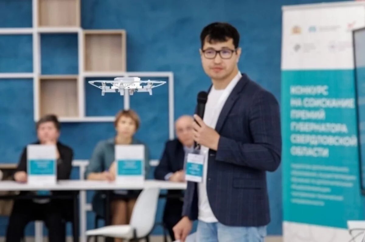    Десять свердловских педагогов допобразования получили премии губернатора